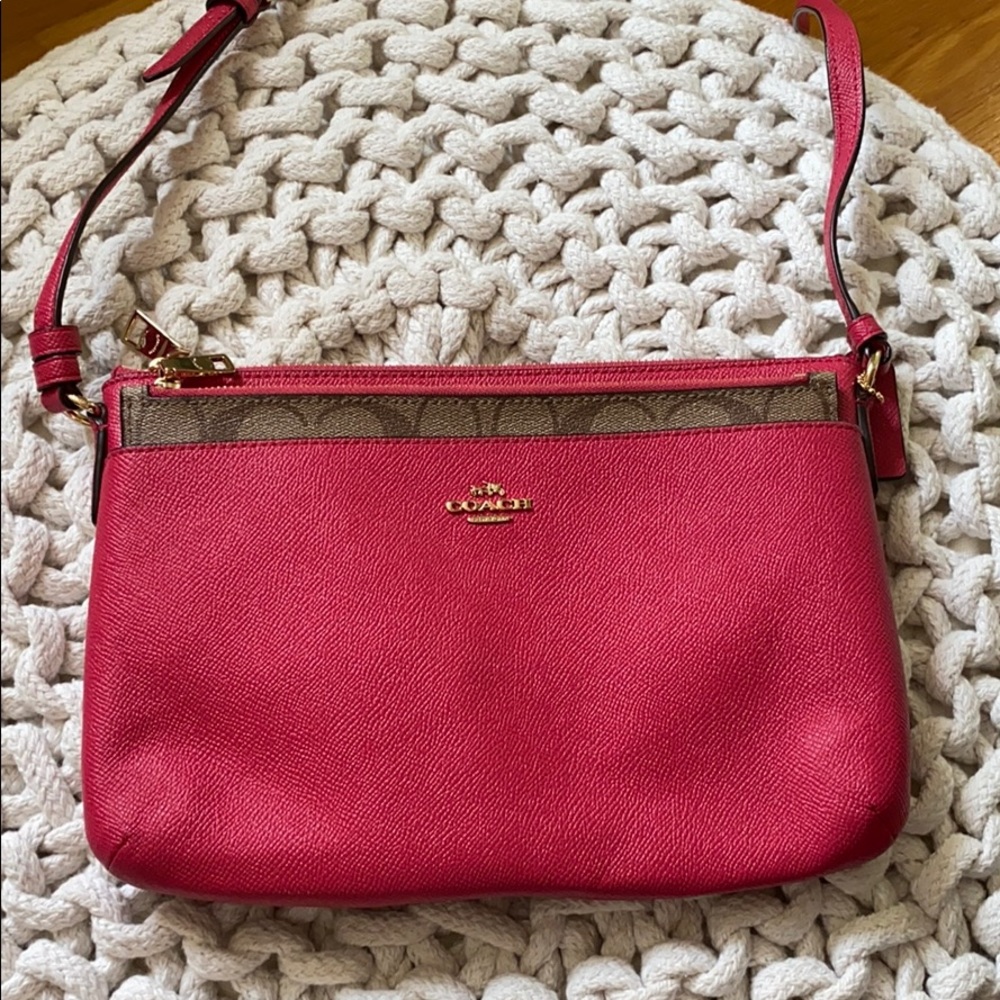 Pink coach crossbody purse